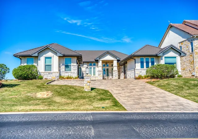 Homes for sale in Horseshoe Bay, TX | 124 Apache Tears Dr, Horseshoe Bay, TX 78657 | MLS# 9987190