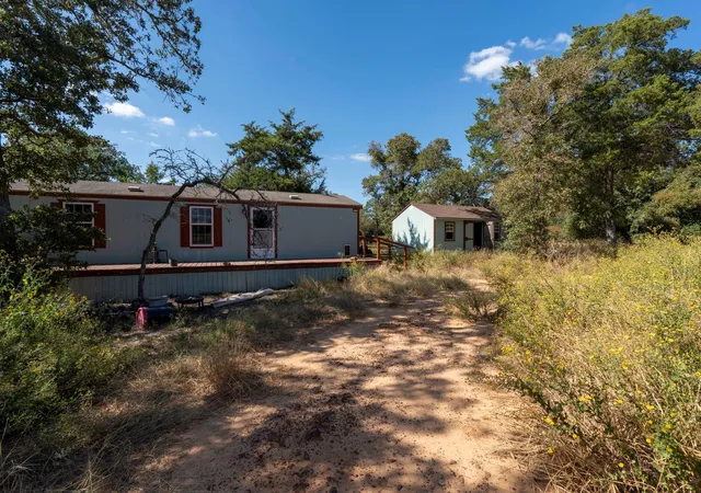 2nd image of 3115 Chuckwagon Rd, Luling, TX 78648 | MLS# 3652864