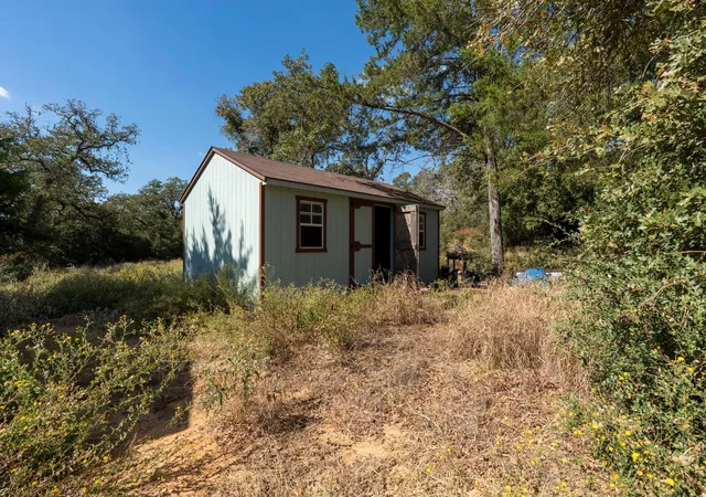 image of 3115 Chuckwagon Rd, Luling, TX 78648 | MLS# 3652864