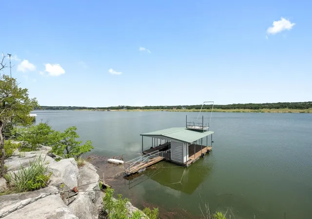 Homes for sale in Spicewood, TX | 20926 W Lakeshore Dr, Spicewood, TX 78669 | MLS# 5154180