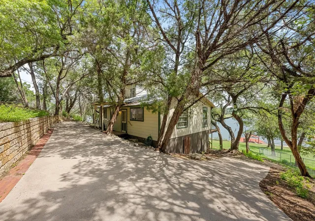 Homes for sale in Spicewood, TX | 20926 W Lakeshore Dr, Spicewood, TX 78669 | MLS# 5154180