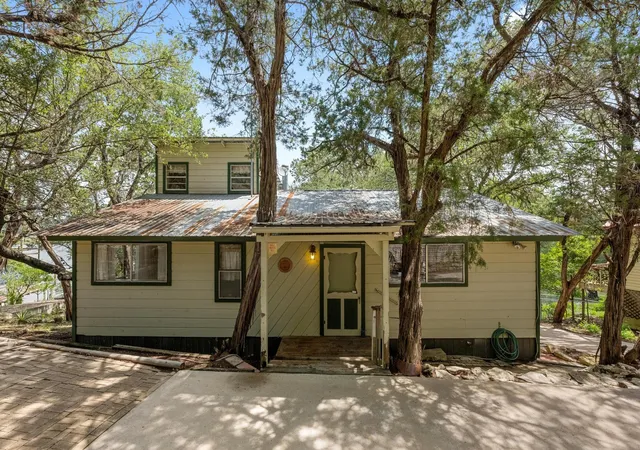 Homes for sale in Spicewood, TX | 20926 W Lakeshore Dr, Spicewood, TX 78669 | MLS# 5154180