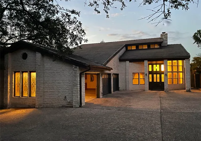Photo 3 of Single family home for sale at 4324 Far W Blvd, Austin, TX 78731 | MLS# 5018763 | Listing updated on 2026-08-18