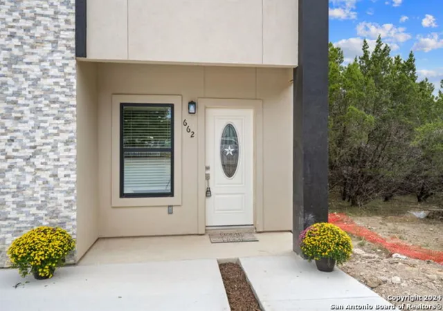 Single family home for sale at 656 Canyon Cir Dr, Canyon Lake, TX 78133 | MLS# 7280618 | Listing updated on 2025-03-14