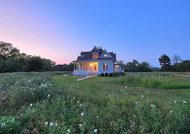 2nd image of 807 Colorado Dr, Smithville, TX 78957 | MLS# 3851418