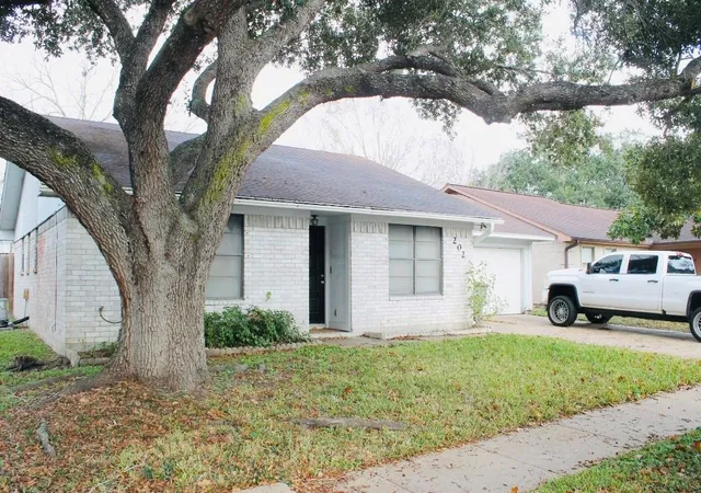 Photo 1 of Single family home for sale at 202 Byron Dr, Victoria, TX 77901 | MLS# 1899556 | Listing updated on 2025-02-19
