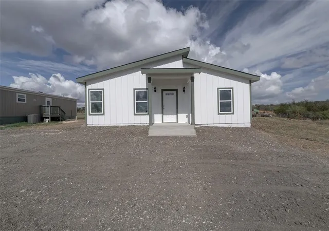 Photo 2 of Manufactured home for sale at 231 La Fortuna Dr, Del Valle, TX 78617 | MLS# 8107657 | Listing updated on 2026-09-04
