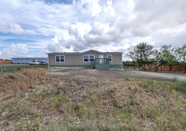 Photo 4 of Manufactured home for sale at 231 La Fortuna Dr, Del Valle, TX 78617 | MLS# 8107657 | Listing updated on 2026-09-04