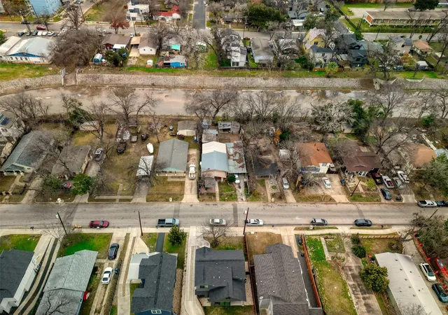 Photo 1 of Single family home for sale at 2900 Castro St, Austin, TX 78702 | MLS# 7760710 | Listing updated on 2026-09-04