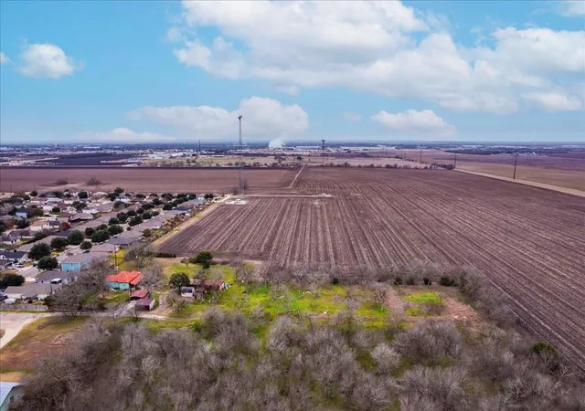 3rd image of 530 Continental Dr, Seguin, TX 78155 | MLS# 7785174
