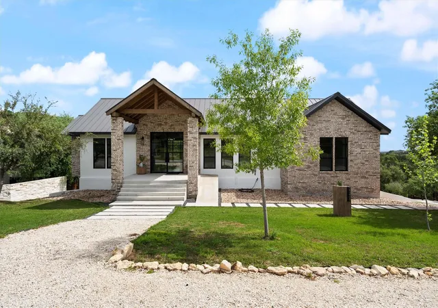 Photo 3 of Single family home for sale at 21409 Vista Estates Dr, Spicewood, TX 78669 | MLS# 3344512 | Listing updated on 2025-12-10