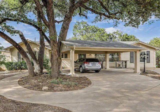 3rd image of 426 Summit Ridge Dr N, Lago Vista, TX 78645 | MLS# 8566464