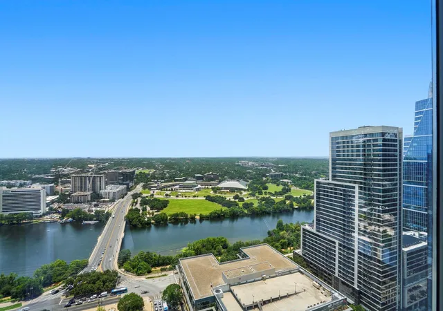3rd image of 210 Lavaca St, Austin, TX 78701