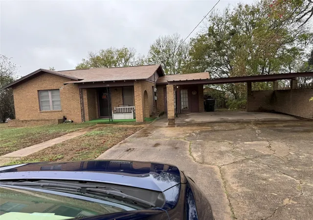 Homes for sale in Giddings, TX | 823 N Ellis St, Giddings, TX 78942 | MLS# 6806245