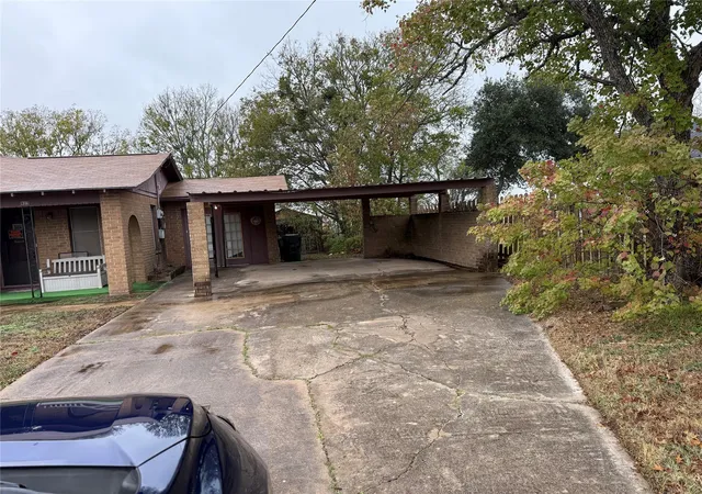 Homes for sale in Giddings, TX | 823 N Ellis St, Giddings, TX 78942 | MLS# 6806245