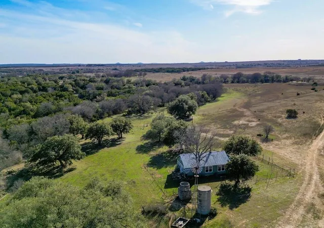 Photo 3 of House for sale at #866 Cr 2806, Lampasas, TX 76550 | MLS# 4159266 | Listing updated on 2026-02-03