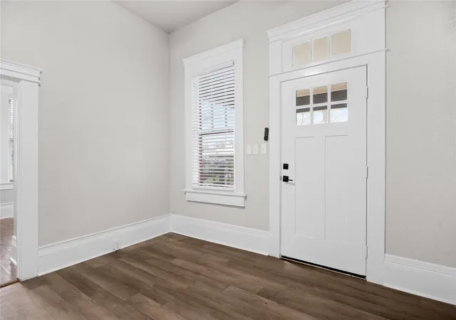 Photo 3 of Single family home for sale at 711 Bois Darc St, Lockhart, TX 78644 | MLS# 1906838 | Listing updated on 2025-06-13