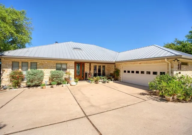 Photo 3 of Single family home for sale at 91 Gateway N, Marble Falls, TX 78654 | MLS# 7230392 | Listing updated on 2026-08-21
