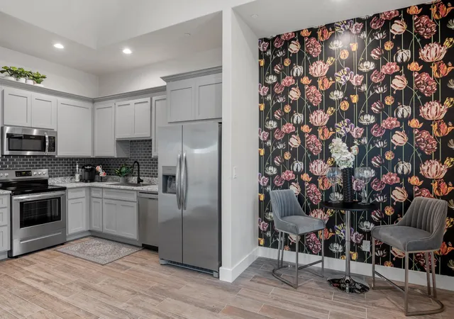 Listing Photo 4 - Condo for sale in building located at 1003 Friendship Ln, Fredericksburg, TX 78624 - Unit #301
