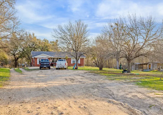 Photo 2 of Single family home for sale at 4975 E Highway 71, Del Valle, TX 78617 | MLS# 4090134 | Listing updated on 2026-09-08