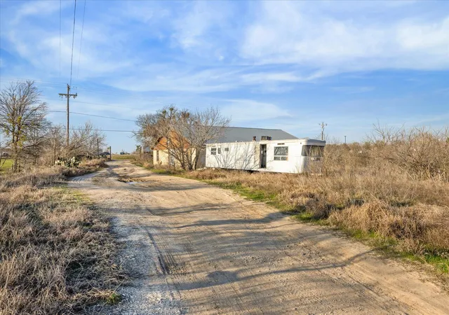 Photo 3 of Single family home for sale at 4975 E Highway 71, Del Valle, TX 78617 | MLS# 4090134 | Listing updated on 2026-09-08
