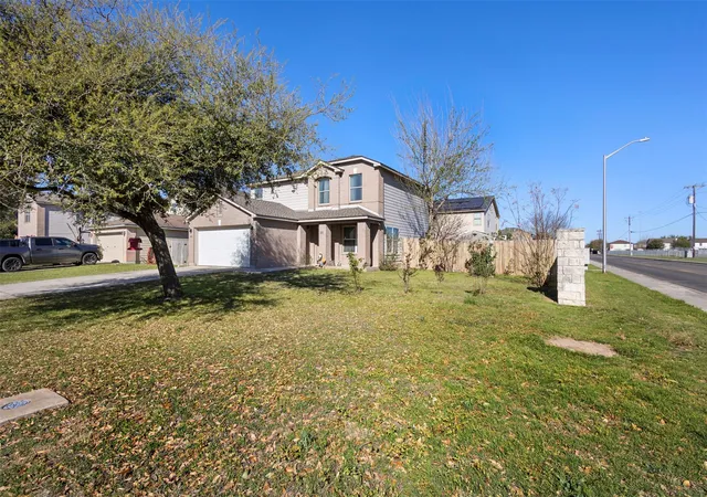 Photo 4 of Single family home for sale at 100 Lexington Rd, Kyle, TX 78640 | MLS# 8970834 | Listing updated on 2025-04-21
