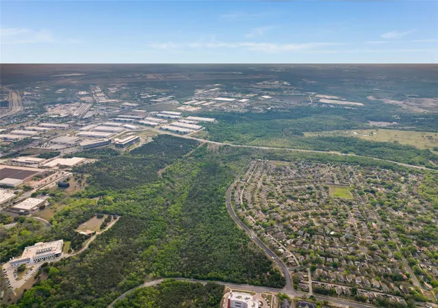 3rd image of 5504 Viewpoint Dr, Austin, TX 78744 | MLS# 9709292
