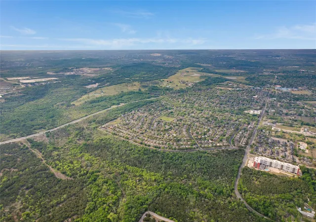 5th image of 5504 Viewpoint Dr, Austin, TX 78744 | MLS# 9709292
