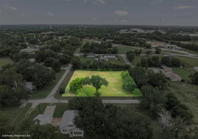 5th image of 320 Douglas St #2, Lexington, TX 78947 | MLS# 1593190