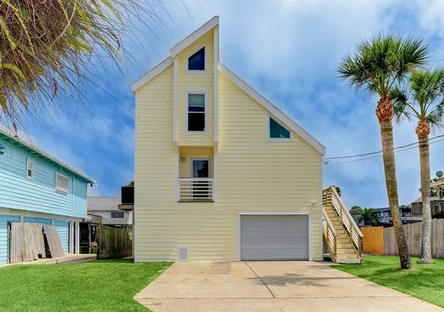 Photo 3 of Single family home for sale at 16525 Jamaica Cvs Rd, Galveston, TX 77554 | MLS# 9273620 | Listing updated on 2026-07-26