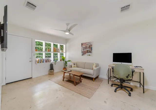 Photo 4 of Single family home for sale at 239 Brahan Blvd, San Antonio, TX 78215 | MLS# 6076415 | Listing updated on 2025-11-11