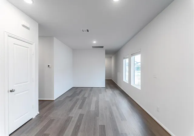 Photo 4 of Single family home for sale at 720 Barbary Coast Ln, Jarrell, TX 76537 | MLS# 9251774 | Listing updated on 2026-10-13