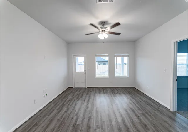 4th image of 729 Barbary Coast Ln, Jarrell, TX 76537 | MLS# 3847019