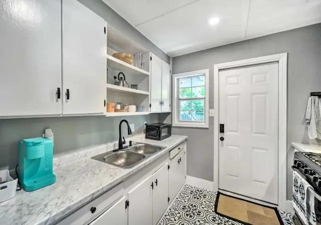5th image of 1026 Haynes St, San Marcos, TX 78666