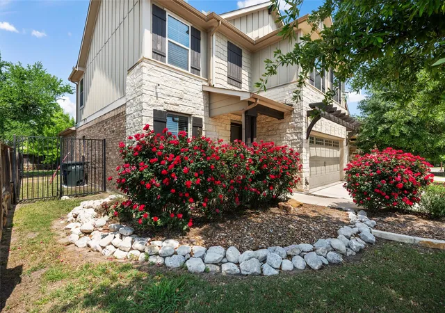 Photo 3 of Single family home for sale at 808 Bonnet Blvd, Georgetown, TX 78628 | MLS# 5603964 | Listing updated on 2026-10-28