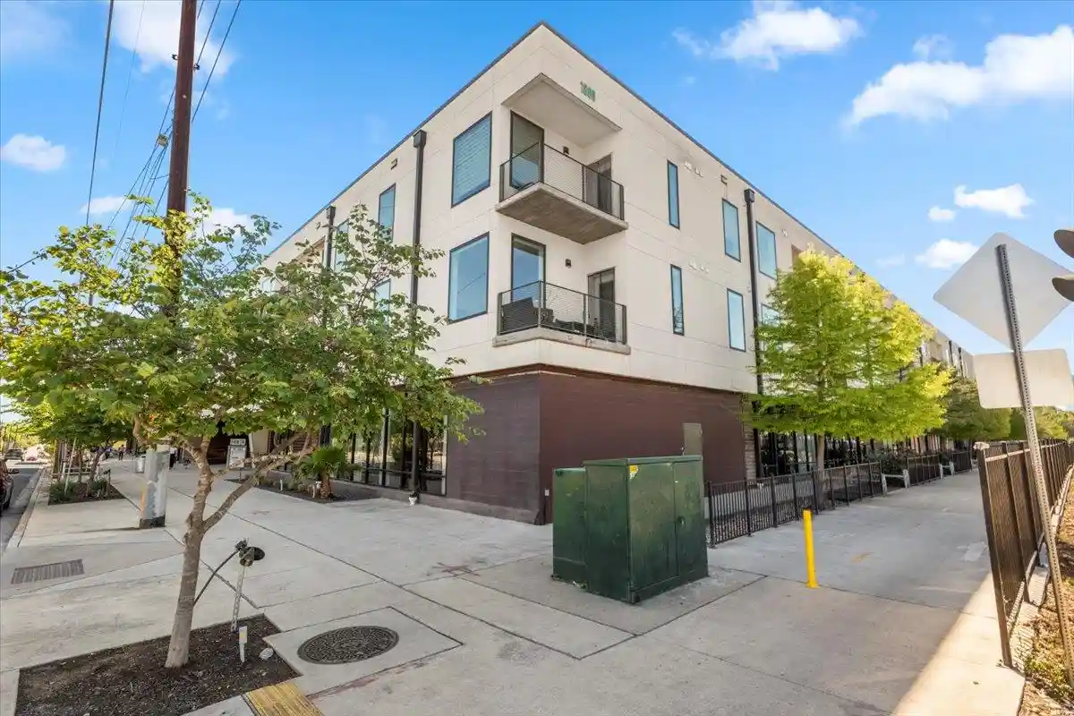 Listing Photo 2 - Condo for sale in 1800 E 4Th St located at 1800 E 4Th St, Austin, TX 78702 - Unit #331