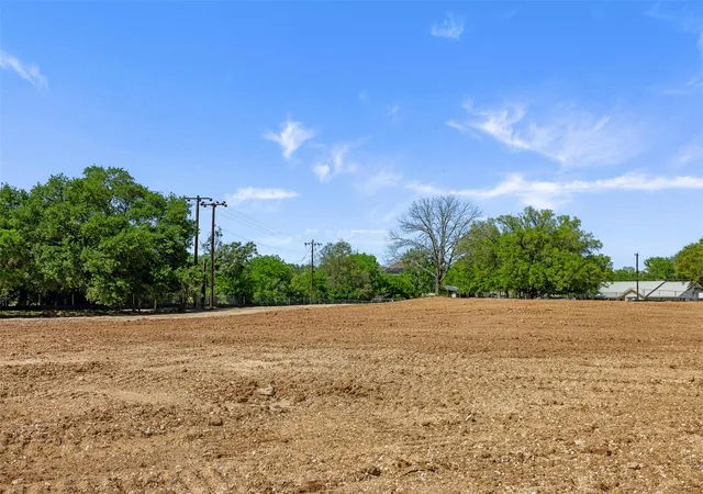 3rd image of 1010 E Industry St, Giddings, TX 78942 | MLS# 2081134