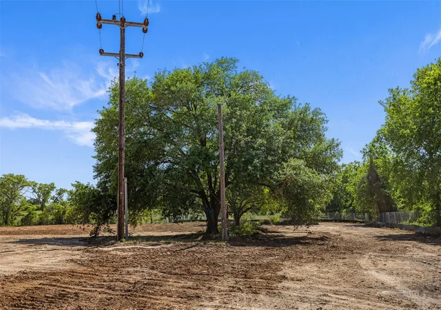 5th image of 1010 E Industry St, Giddings, TX 78942 | MLS# 2081134
