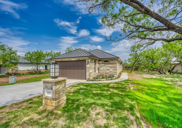 Homes for sale in Horseshoe Bay, TX | 607 Sun Ray, Horseshoe Bay, TX 78657 | MLS# 3767628