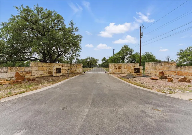 5th image of 29 Chimney Cove Dr, Marble Falls, TX 78654 | MLS# 9568760