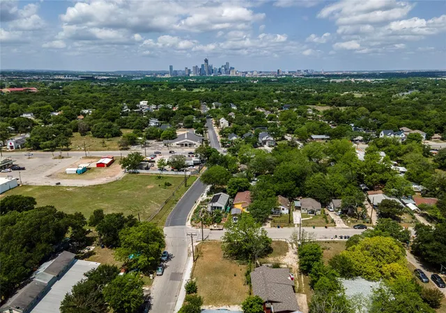 3rd image of 6402 Ponca St, Austin, TX 78741 | MLS# 1045342
