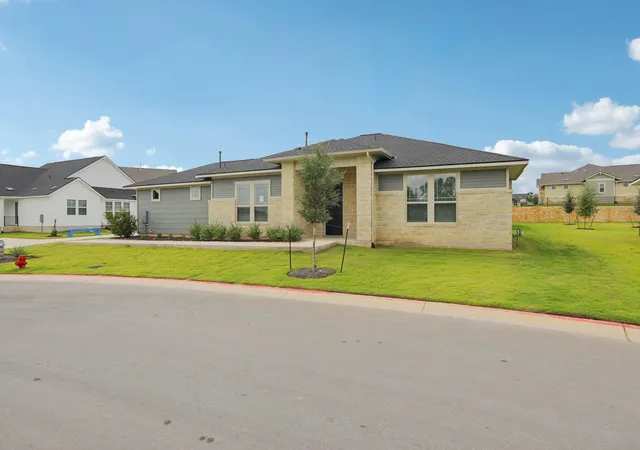 3rd image of 105 Antoinette Wy, San Marcos, TX 78666
