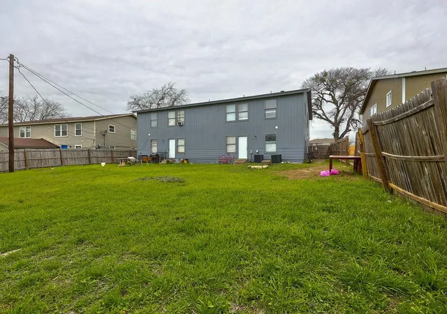 Listing Photo 4 - Condo for sale in building located at 8307 Garcreek Cir, Austin, TX 78724