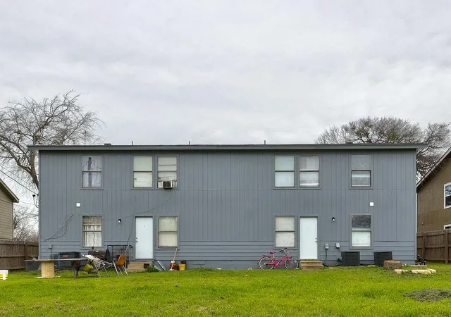Listing Photo 5 - Condo for sale in building located at 8307 Garcreek Cir, Austin, TX 78724
