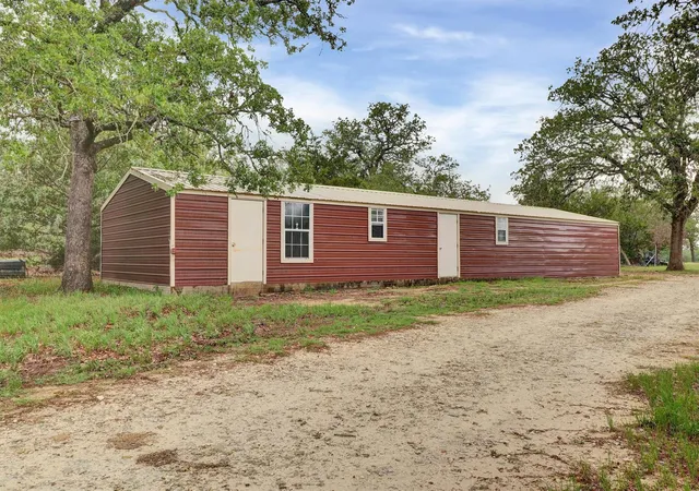 Photo 4 of Sale Pending at 847 Highway 95 S, Smithville, TX 78957 | MLS# 9647401 | Listing updated on 2026-09-01