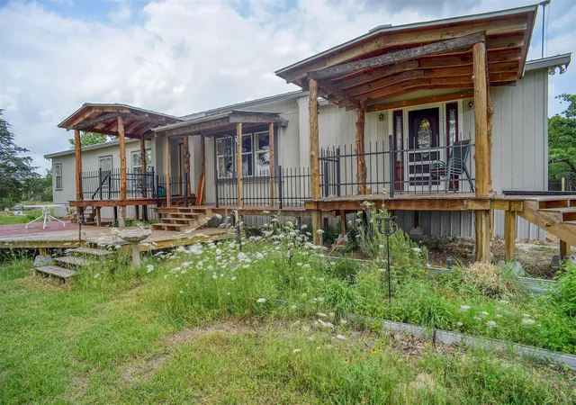 Photo 3 of House for sale at 13831 Tx-95 Hwy, Flatonia, TX 78941 | MLS# 5091827 | Listing updated on 2026-08-26