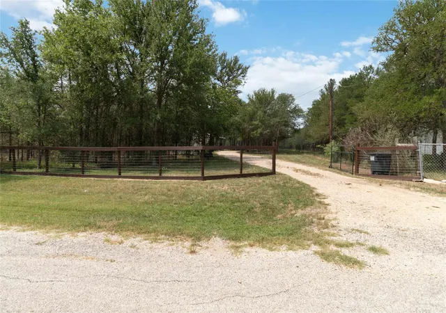 Photo 3 of Manufactured home for sale at 153 Cherylton Dr, Red Rock, TX 78662 | MLS# 2937609 | Listing updated on 2026-01-09