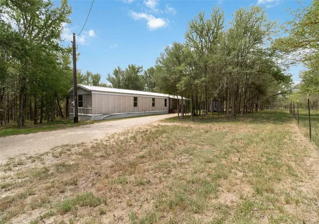 Photo 4 of Manufactured home for sale at 153 Cherylton Dr, Red Rock, TX 78662 | MLS# 2937609 | Listing updated on 2026-01-09