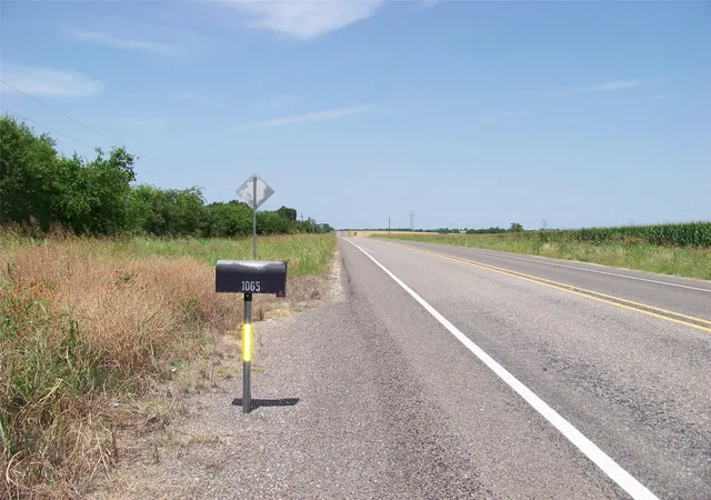 4th image of 10650 Fm 971 Rd, Granger, TX 76530 | MLS# 4228426