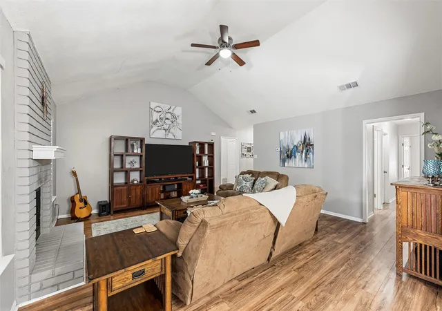 Photo 4 of Single family home for sale at 306 Southbrook Dr, Killeen, TX 76542 | MLS# 5856597 | Listing updated on 2025-06-02